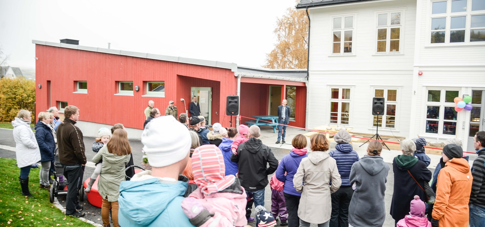 Ungane har brukt barnehagen ei vekes tid allereie, men onsdag 14. oktober opna Fredheim barnehage offisielt.
