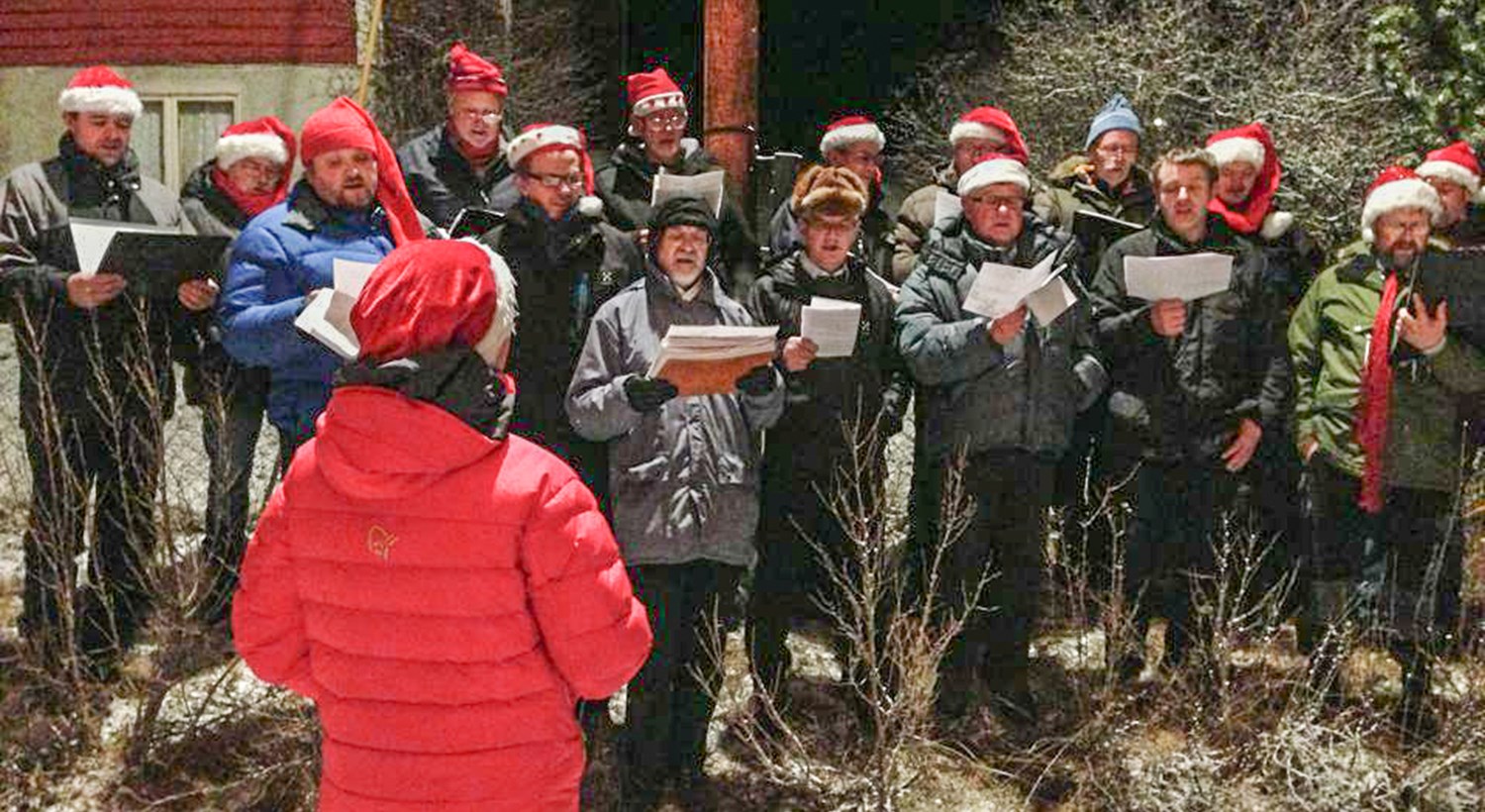 Høre mannskor er på plass for å sikre maksimal julestemning i Ryfoss under «Julegateøfninga»
