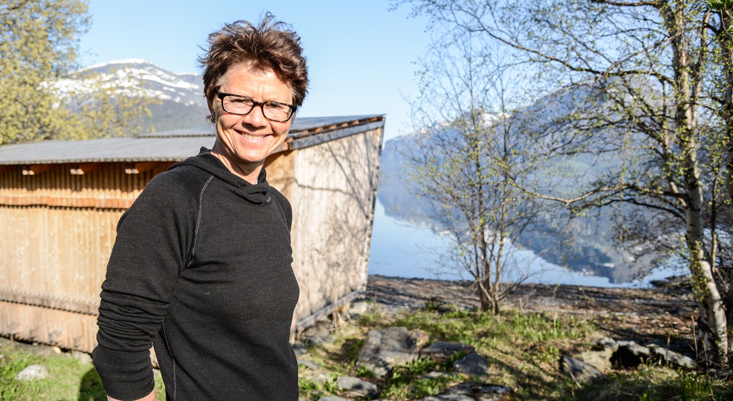 Landskapsarkitekt Nina Rieck kombinerar arbeidsdagar for Asplan Viak på Kontorfellesskapet 1724 med hytteliv på Slettefjellet i Vang.
